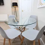 Three Bedroom Upper Flat In Jordanhill * Глазго