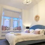 Boutique West End - 'the Nook'