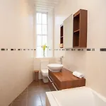 Lovely Flat In Ideal Location Γλασκώβη
