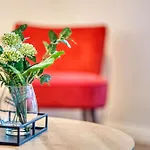 Lägenhet Modern 2 Bed Flat With Free Parking