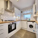 Lägenhet Modern 2 Bed Flat With Free Parking *