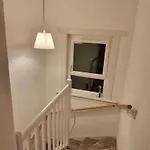 Archillects Entire Two Bedroom Comfy House - Free Parking Casa de Férias Glasgow