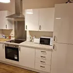 Archillects Entire Two Bedroom Comfy House - Free Parking *