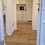 Casa de Férias Archillects Entire Two Bedroom Comfy House - Free Parking