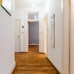 Newly Furnished Flat 4 Minutes Walk To Metro * 格拉斯哥