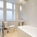 公寓 Newly Furnished Flat 4 Minutes Walk To Metro *