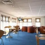 ホテル Travelodge Airport 3*