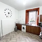 Appartement 2 Bed Flat - Street Parking *