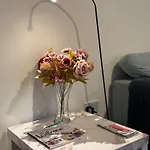 2 Bed Flat - Street Parking