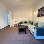 2 Bed Flat - Street Parking Appartement Glasgow
