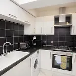 Beautiful 2 Bed Flat With A Private Terrace Glasgow
