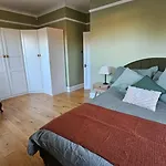 Апартаменты Beautiful Self Contained With Garden Глазго