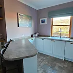 Beautiful Self Contained With Garden Глазго