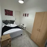 Cozy, Modern Flat In Govan