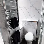 - Large Stylish 2 Bed Flat In Unique Ibrox Location Walking Distance To Subway And Free On-street Parking Апартаменты *
