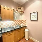 Апартаменты - Large Stylish 2 Bed Flat In Unique Ibrox Location Walking Distance To Subway And Free On-street Parking Глазго