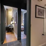 Quiet Centre, King & Sofa Bed Apartment Glasgow