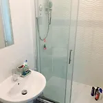 Apartmán Modern Two Bed With Free Parking *