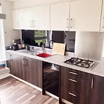 Modern Two Bed With Free Parking Apartmán Glasgow