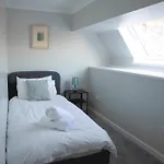 The Stables - Fabulous Stylish Flat In Merchant & Free Secure Parking Glasgow