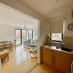 Apartmán Perfect Location In Heart Of West End - Pass The Keys