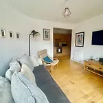 Perfect Location In Heart Of West End - Pass The Keys * Glasgow