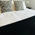 Modern Economy With King Bed Апартаменты *