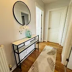 Апартаменты Modern Economy With King Bed