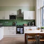 7 Crown Gardens Glasgow