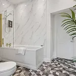 Prázdninový dům Large Terraced With Parking *