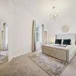 Large Terraced With Parking * Glasgow