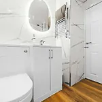 Stylish Flat Near Merchant アパート