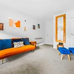 Stylish Flat Near Merchant アパート *