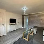 My House Robroyston Дом отдыха