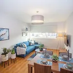 Stylish 2-bed Near * Glasgow