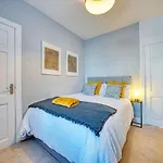 3-bed Flat Free Parking 10 Mins To Centre Apartment