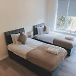 Stylish 3br Near Hampden No 264 With Free Parking