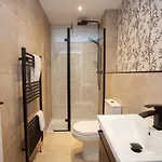 Semesterbostad Newly Renovated House In Popular Location *