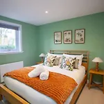 Newly Renovated House In Popular Location * Glasgow