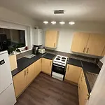 Cosy Two Bedroom Flat Daire
