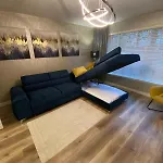 Entire Spacious 3-bed Family Home, Centre, Free Parking, Garden * Глазго