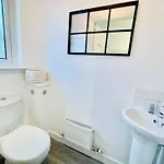 Prázdninový dům Elegant 3br House In *