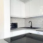 Renovated West End Flat In גלאזגו