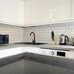 Renovated West End Flat In *