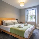 Happy Haven Home, West End - Pass The Keys Apartment *