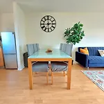 Modern 2-bedroom Flat In Centre, Near Galsgow * גלאזגו