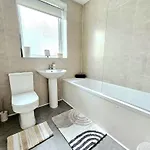 Дом отдыха Charming 3-bed Oasis-free Parking *