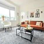 Charming 3-bed Oasis-free Parking Дом отдыха *