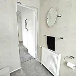 Charming 3-bed Oasis-free Parking