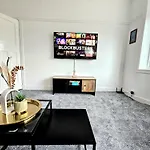 Charming 3-bed Oasis-free Parking